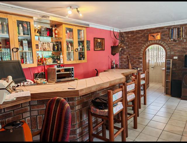 4 BEDROOM HOUSE FOR SALE IN CHILTERN HILLS